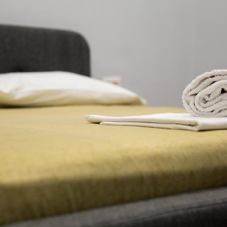 Be Solei Studio Apartments Sol 2 地拉那 外观 照片